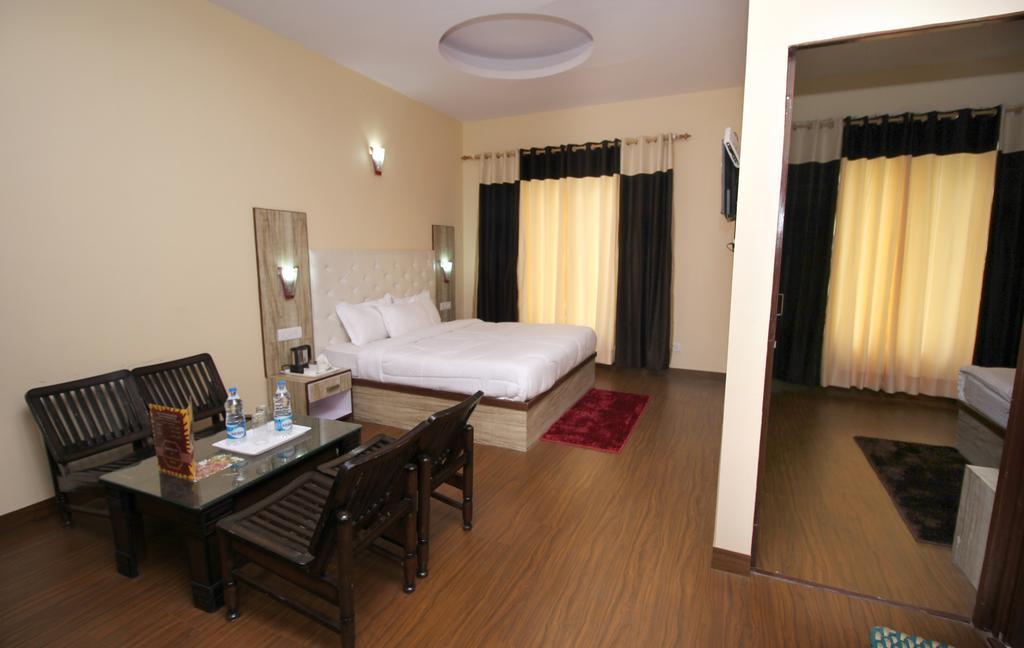 The Grand Welcome Hotel Shimla Exterior photo